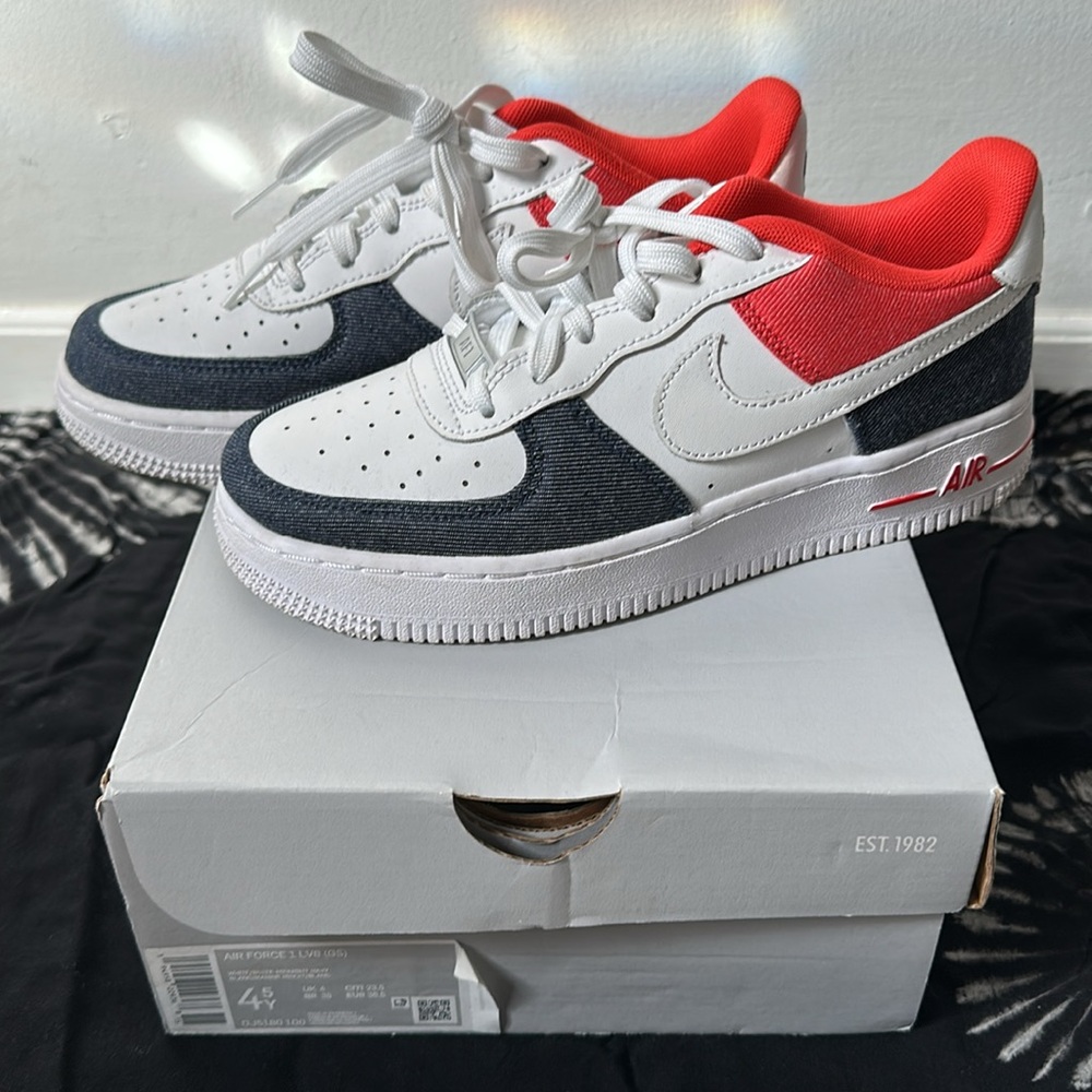 Nike Air Force 1 Low LV8 USA (GS) Size 4.5